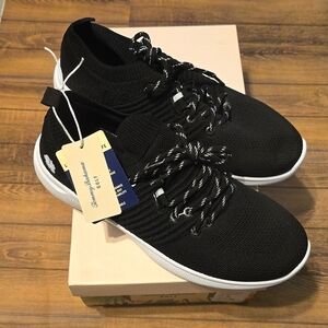 New with tags/box Tommy Bahama Womens Amy Golf shoes size 8